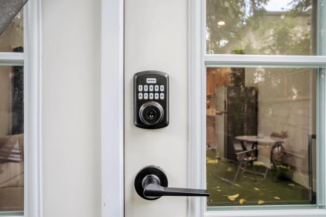 Serene 1 Bed Guest House With Patio Sleeps 6 Los Angeles Exterior photo